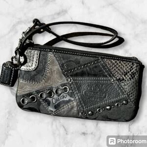 COACH wristlet black